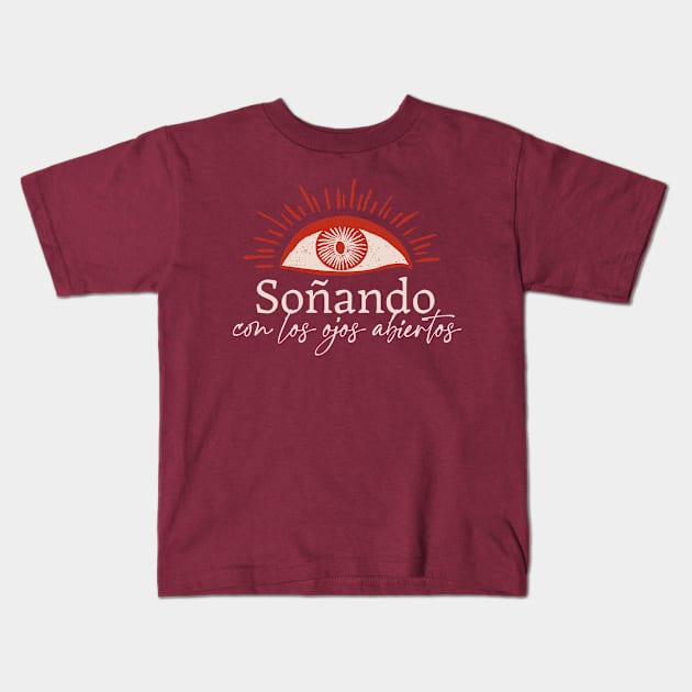 Soñando con los ojos abiertos Kids T-Shirt by verde